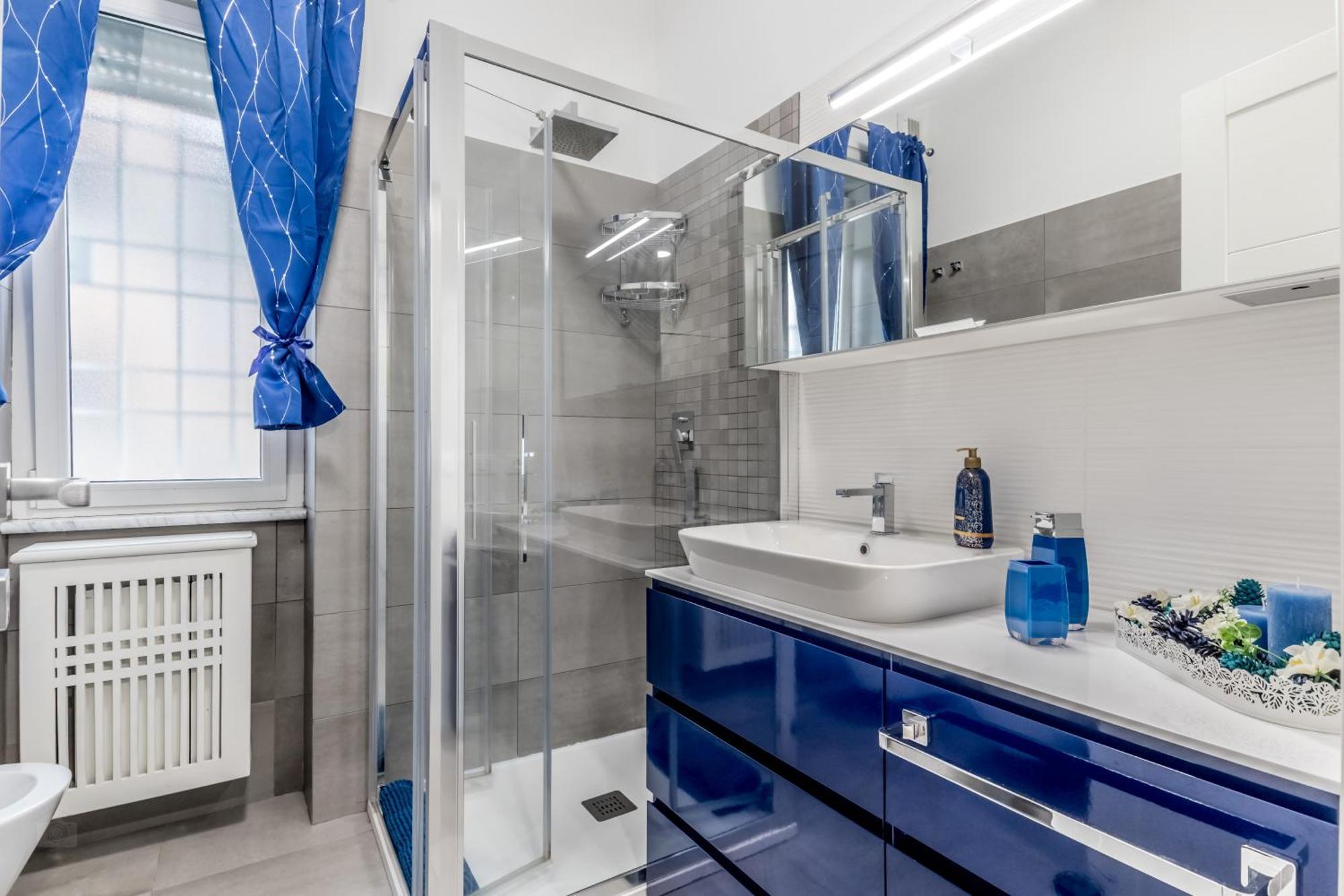 White Living R-home Rom